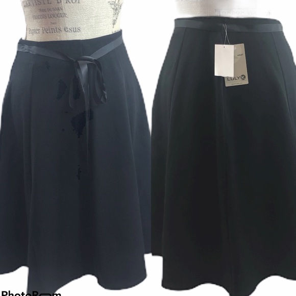 🛍️Accepting Offers 🛍️Luly K A Line Skirt🖤 - Picture 4 of 8